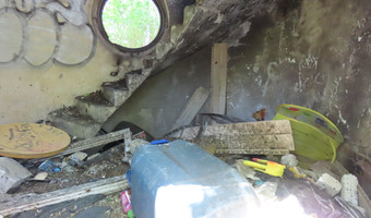 Zrujnowana wieża kolejowa