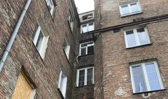 Dwie opuszczona kamienicę