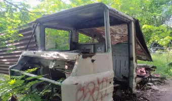 Opuszczony mechanik samochodowy - zdjęcie 2/4