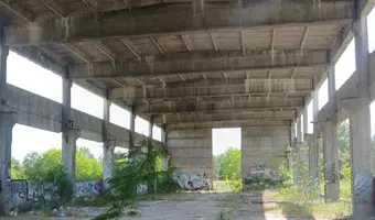 Opuszczony hangar/hala/fabryka