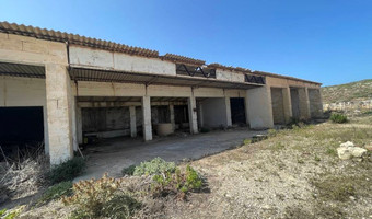 Opuszczona farma na comino