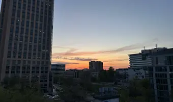 Duży blok mieszkalny, Warszawa