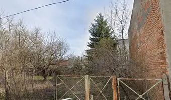 Opuszczona Komórka i podwórko.