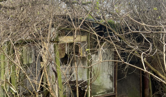 Ruiny domu i gospodarstwa