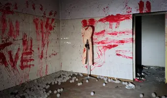 Opuszczony budynek biurowy - zdjęcie 2/4