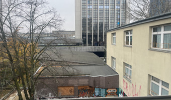 Była siedziba IX Liceum Ogólnokształcącego imienia Klementyny Hoffmanowej,