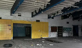 Opuszczony pasaż/restauracja