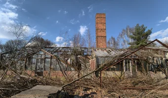 budynek mieszkalny ze szklarnią