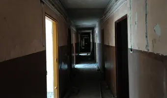 opuszczony hotel prcowniczy