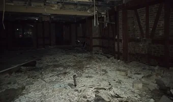 Pozostałości restauracji w sercu parku