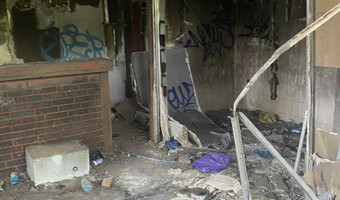 Opuszczony bar pod wierzbą