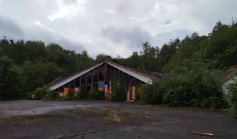 Hala Targowa na skraju Parku Śląskiego