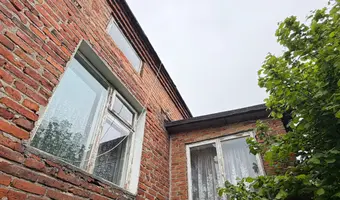 Opuszczony Dom Ze Stodołą