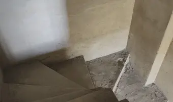 Opuszczony niedokończony dom z halą., Rzgów