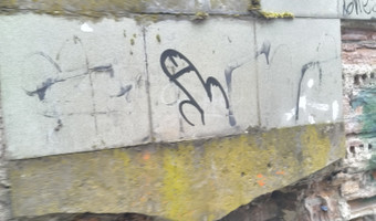 Opuszczona kamienica.