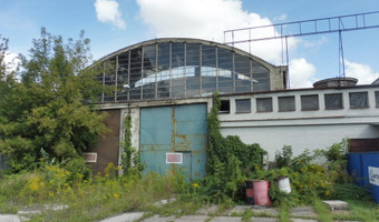 Opuszczony budynek z halą