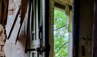 Opuszczony dwór z 1900 roku - zdjęcie 4/4