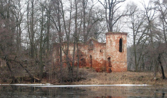 Ruiny zamku klaudyny potockiej, jeziory/ mosina