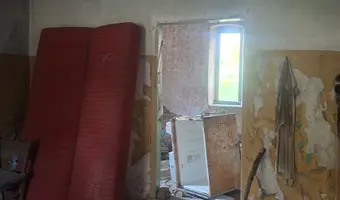 Opuszczony dom i stodoła