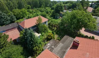 Duża opuszczona posesja