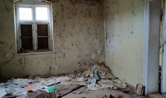 Opuszczony dom w Bartągu,