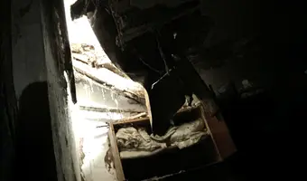Kamienica z kupą wyposażenia