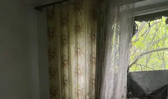 Opuszczony dom z działającym prądem.