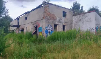 Duża opuszczona posesja - photo 2/4