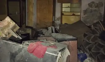 Kamienica z kupą wyposażenia