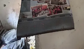 Ceglany dom dwurodzinny z piwnicą i szopą