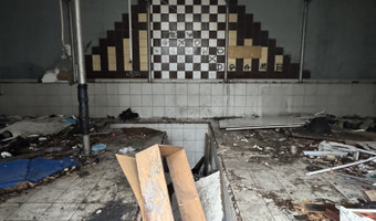 OPUSZCZONY SKLEP Z PŁYTKAMI,