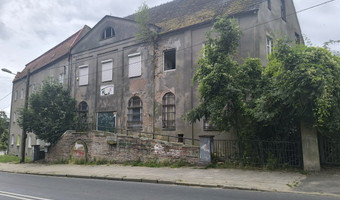 Opuszczona kamienica.
