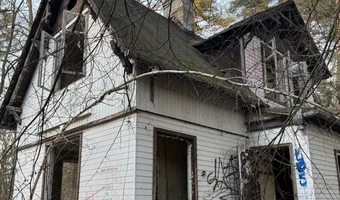 Opuszczony dom z basenem