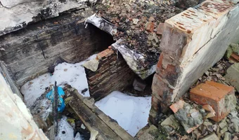 Spalony domek wojskowy