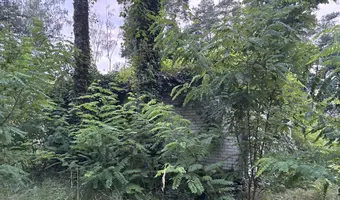 Mały ceglany domek