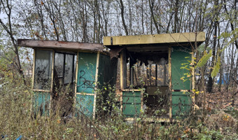 OPUSZCZONY SKLEP Z PŁYTKAMI,