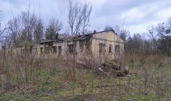 Opuszczone hale i piwnice