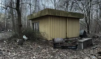 Stróżówka dawnego złomowiska samochodów - zdjęcie 2/3