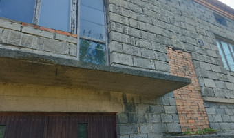 Piętrowy dom chrosna