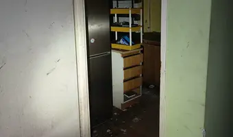 Opuszczony biurowiec przy starej fabryce, Wieliczka
