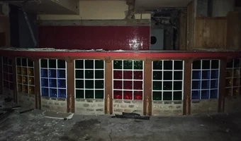 Pozostałości restauracji w sercu parku