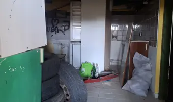 dwa opuszczone domki