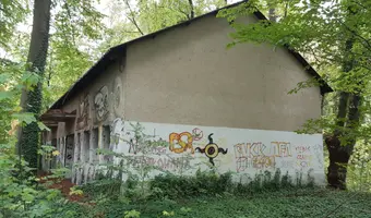 Budynki byłej jednostki przy j. Szmaragdowym