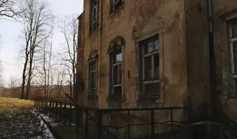 Opuszczony dwór - zdjęcie 2/14