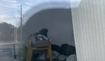Opuszczony budynek z sklepem