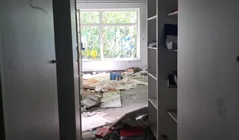 Opuszczony zakład p a w o