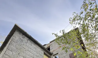 Opuszczony dom z kanciapą złodzieji w środku