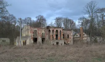 Zespół dworski i folwarczny