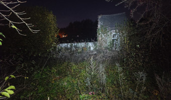 Opuszczony dom z budynkiem gospodarczym