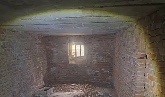 Opuszczona stajnia, Gorzyce